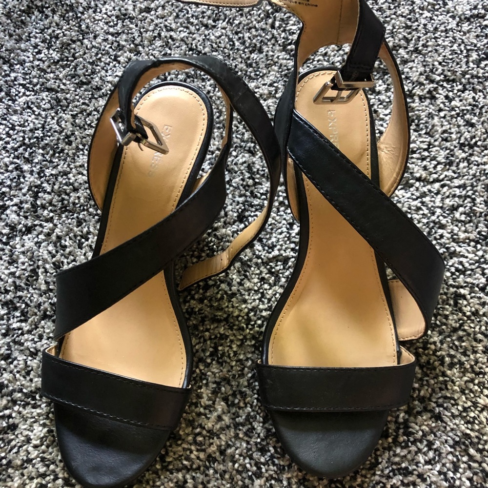 Black strappy wedges